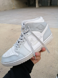 Nike Air Jordan Mid 1 (4 фото из 4)