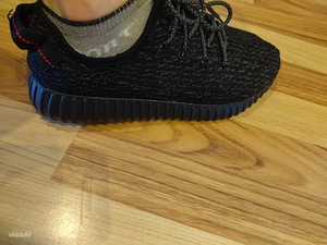 Кроссовки Adidas Yeezy Boost 350 Pirate Black (1 фото из 3)