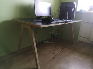 Стол (1 фото из 2)