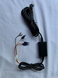 Встроенный мини-USB адаптер питания для камеры (1 фото из 1)