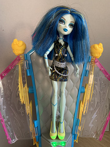 Monster High Frankie Stein + Recharge Chamber (1 foto / 3)