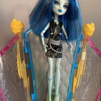 Monster High Frankie Stein + Recharge Chamber