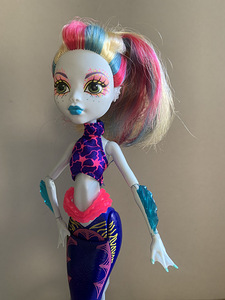 Monster High - Glowsome Ghoulfish Lagoona Blue (1 foto / 2)