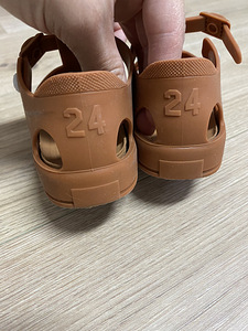Silikoonist sandaalid ZARA (2 foto / 7)