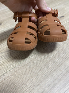 Silikoonist sandaalid ZARA (4 foto / 7)