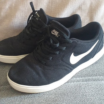 Tossud NIKE