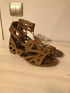 Guess sandaalid (1 foto / 3)