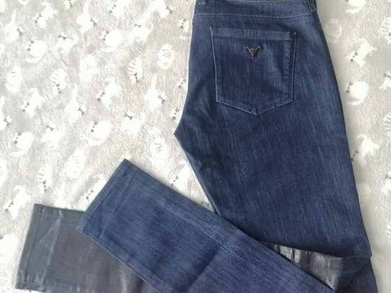 Guess teksad