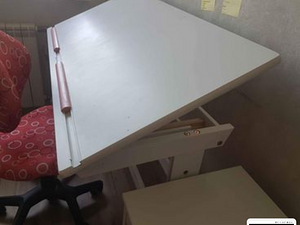 Kirjutuslaud ja teised asjad/письменный стол, тумбочка, стул (2 фото из 4)