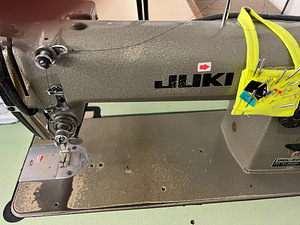 Продать швейные машины (5 фото из 7)