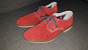 Rieker x Tommy Hilfiger 1874 koostööjalatsid (1 foto / 3)