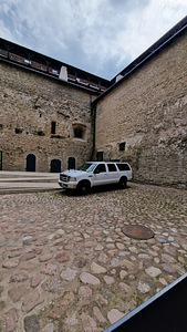 Ford Excursion (2 foto / 6)