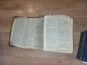 Müüa üle 100 aastavanused piiblid (1 foto / 6)