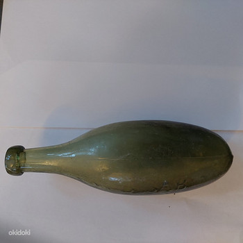 Продам старинную бутылку.
