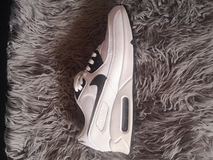 NIKE AIRMAX 90 UUED VALGED JALATSID (3 foto / 3)