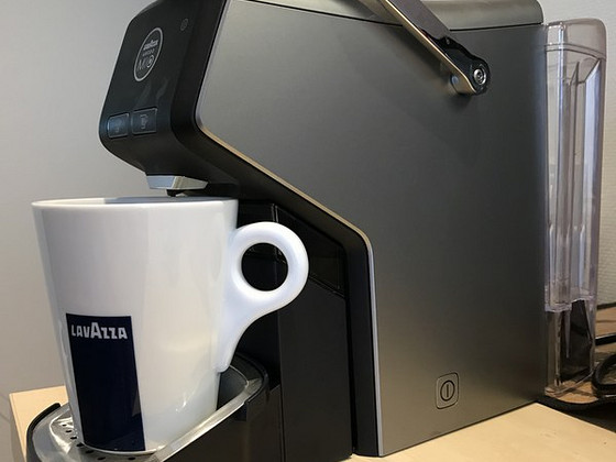 Кофе машинка Lavazza.