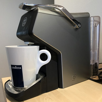 Кофе машинка Lavazza.