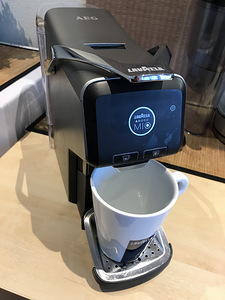 Кофе машинка Lavazza. (2 фото из 3)