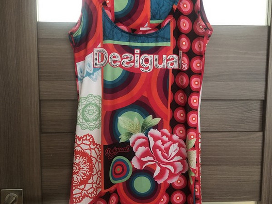 Новое платье Desigual s.S (также подходит для размера XS), тянется