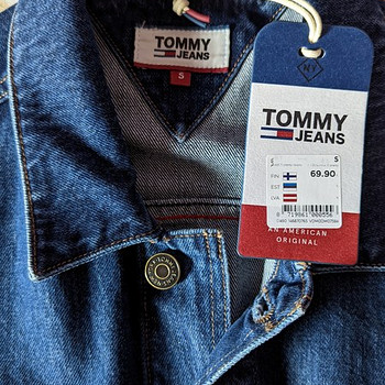 Новая.Tommy Jeans.Джинсовая куртка . Размер S.