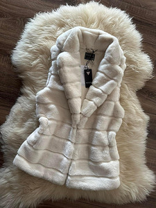 Guess faux fur vest, S -M, uus (5 foto / 6)