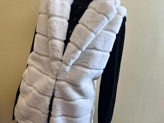 Guess faux fur, S -M, новый