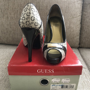 Оригинальные туфли Guess, размер 38 (2 фото из 3)