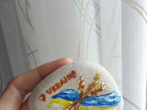 Akrüülmaal kivile