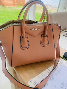 Givenchy (3 foto / 4)