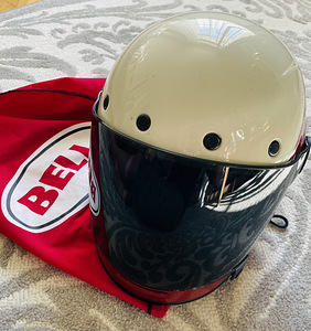 2 шлема Arai, Bell (6 фото из 7)