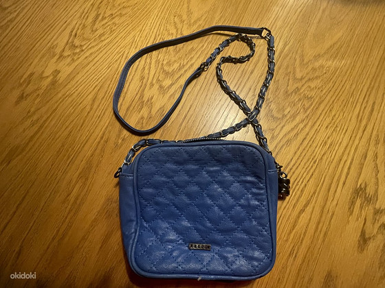 Crossbody elektrisinine By Mohito