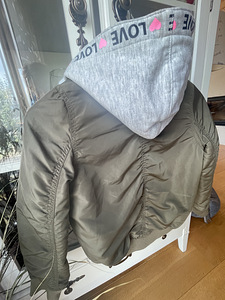 Куртка-бомбер H&M 7-8л. (3 фото из 3)