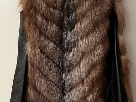 Меховая жилетка из натурального меха