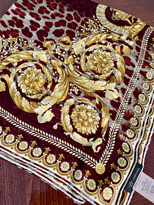 Versace (2 фото из 5)