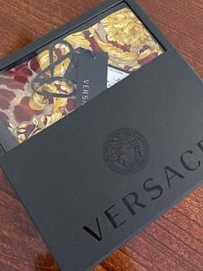Versace (4 фото из 5)