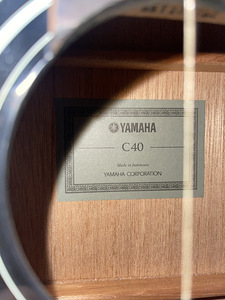 YAMAHA C40 (2 фото из 2)