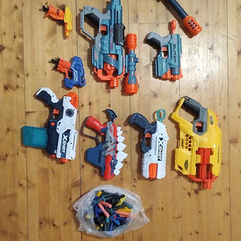 Müün lastepüstolite komplekti Nerf ja XShot. Kollektsioon-9