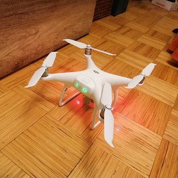 DJI Phantom 4 droon+ 1 aku