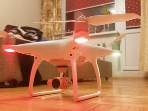 DJI Phantom 4 droon+ 1 aku (2 foto / 2)