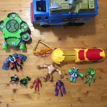 Продам коллекцию игрушек Ben 10