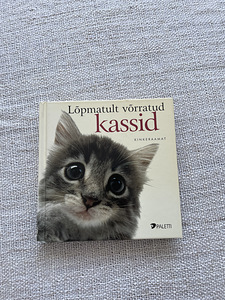Laste luule- ja juturaamatud, 4 tk (2 foto / 8)