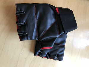 Перчатки для ММА (2 фото из 3)
