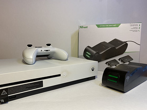 Продам xbox one s с зарядным устройством для геймпадов (1 фото из 1)