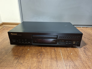 Pioneer PD-207 Стерео проигрыватель компакт-дисков (2 фото из 3)