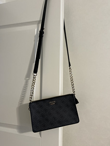 Guess (1 foto / 2)