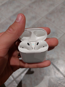 Airpods 2 (2 фото из 3)