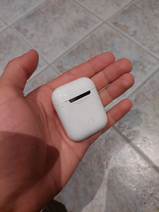Airpods 2 (3 фото из 3)