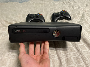 Продам XBox 360 (1 фото из 4)