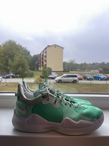 Кроссовки Nike (3 фото из 7)