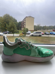 Кроссовки Nike (4 фото из 7)